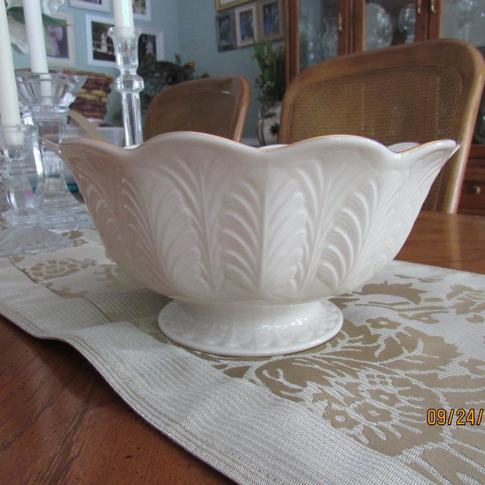 Lenox Large Bowl-Vtg-Leaf pattern-like new